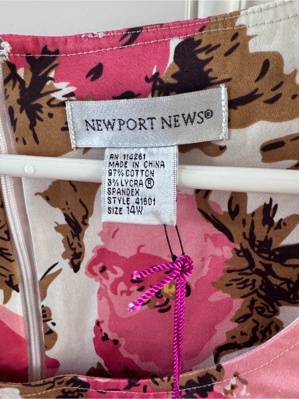 Newport News Sleeveless Floral Sheath Dress in Pink and Cream Size 14W NWT. - Picture 5 of 5